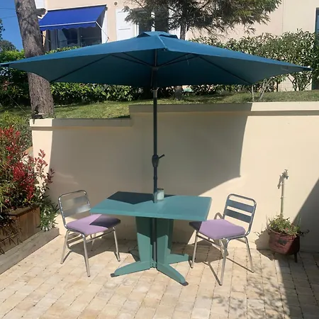 Dune Et Terrasse * Merville-Franceville-Plage
